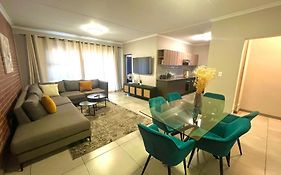 Large 3 Bedroom Apartment In Midrand, Waterfall City - More Space Than A Hotel Room - Ideal For Families, Groups And Work Trips - 16 Elizabeth Place